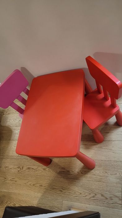 Stolik Mamut+2 krzesełka ikea