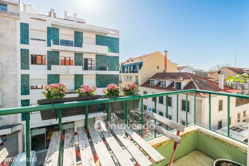 Apartamento T2 com cozinha equipada e mobilado, nas Amoreiras