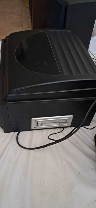 Aparelhagem gira discos .