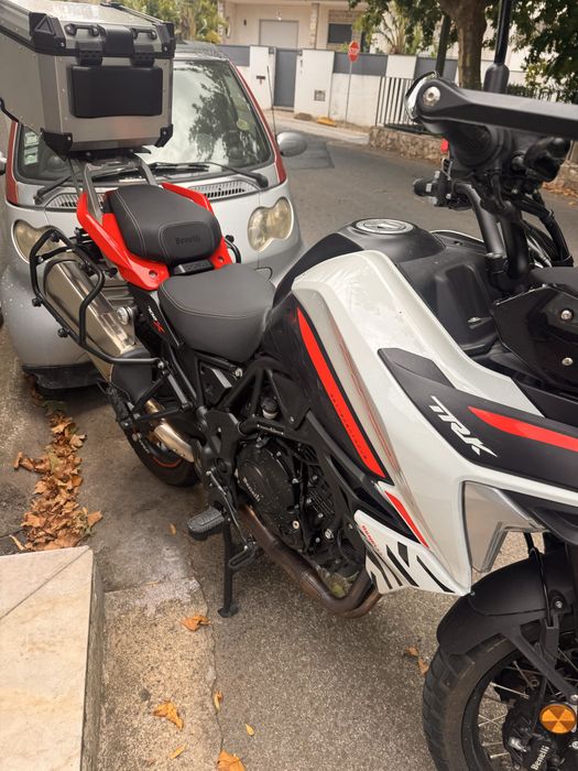 Trk 702x semi nova , conta com 8400km