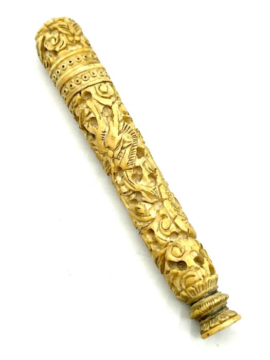 Agulheteiro em material nobre com dragao esculpido chines oriental