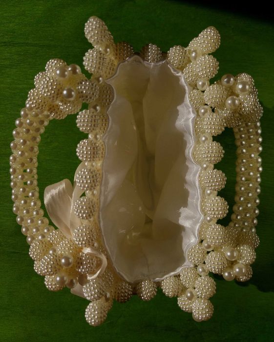 Exclusiva e Única Mala de Pérolas Brancas para Senhora