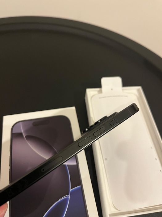 iPhone 16 Pro 512 GB Titânio Preto com Capa MagSafe Apple