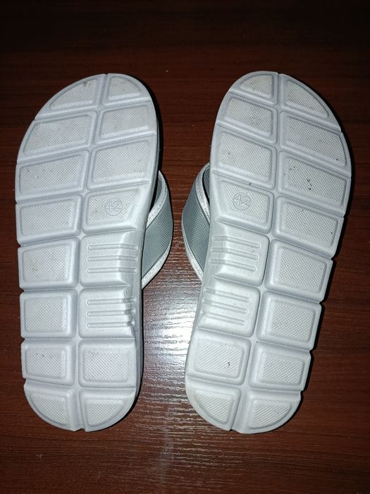 Klapki na basenowe