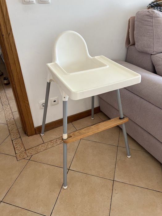 Cadeira ikea com pousa-pés