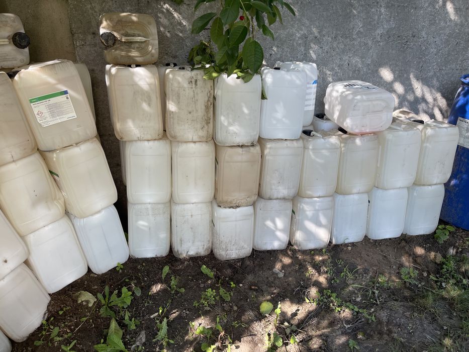 Канистры пластиковые  20л