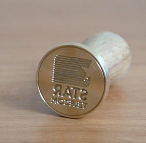 гравировка плашек пломбираторов, латунных печатей