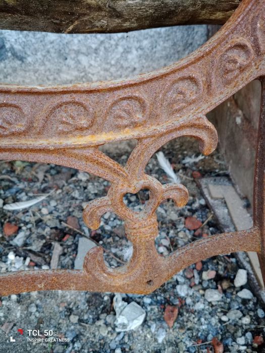 Pernas para banco de jardim em ferro fundido.