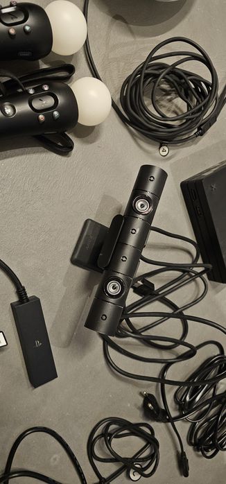 Ps4 + VR2 + 2 comandos + 3 jogos