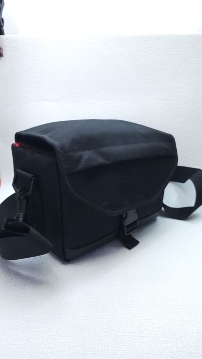 Canon EOS 2000D + Lente 18-55mm IS II Usada