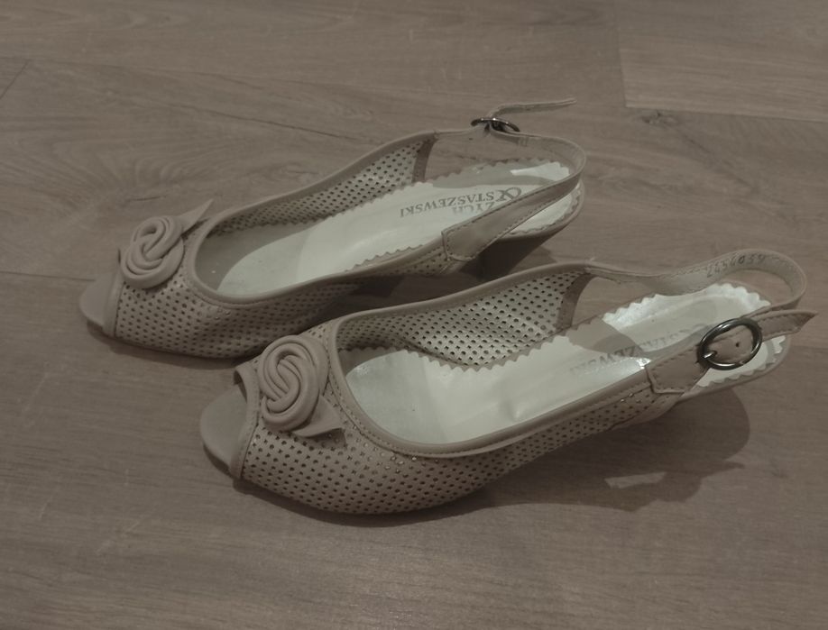 Piękne buty na obcasie