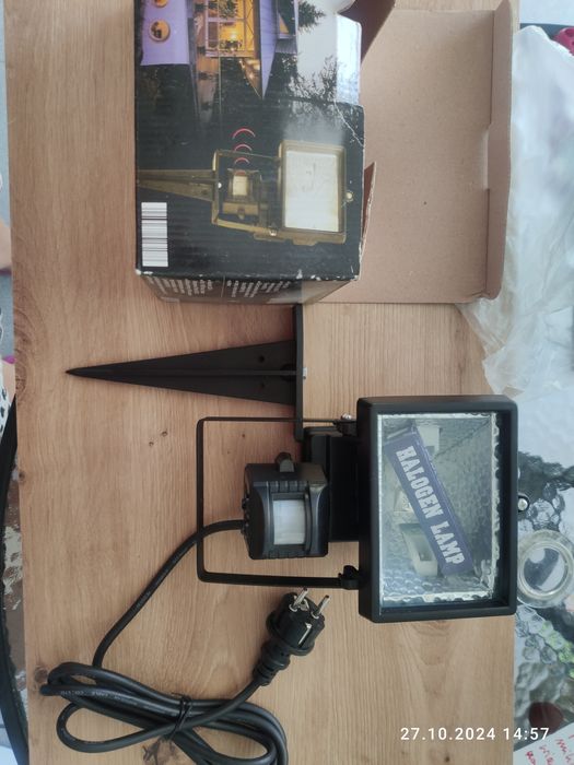Lampa halogenowa ze stojakiem i sensorem