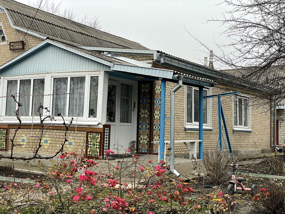 Продам великий житловий будинок