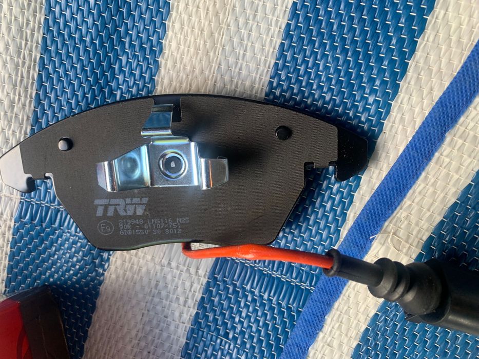 Продам передние колодки TRW