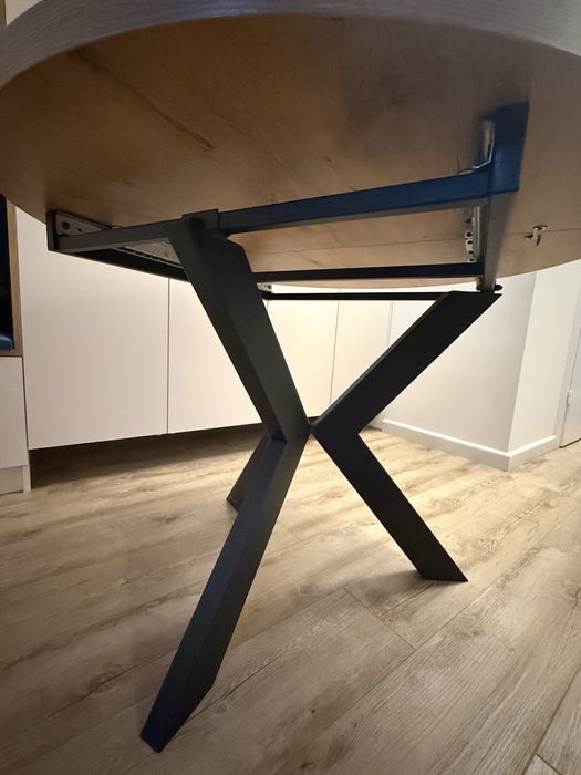 Stół okrągły 100 cm, z możliwoscią dostawki 40 cm.