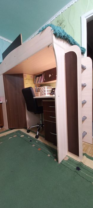 Двухярусне дитяче ліжко