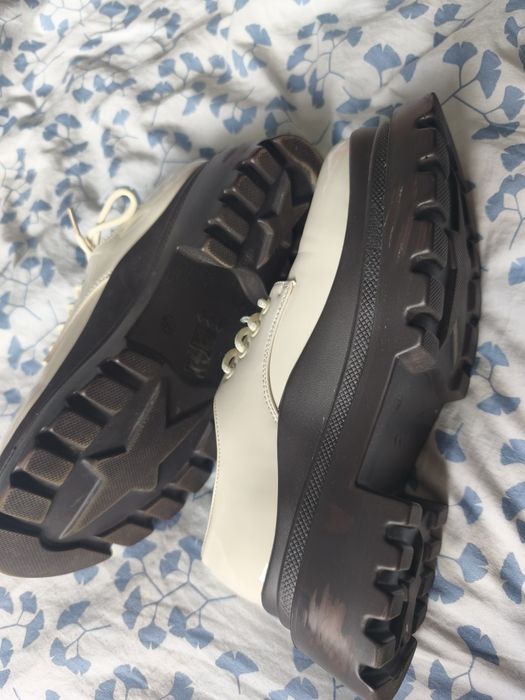 Buty beżowe Cropp 39