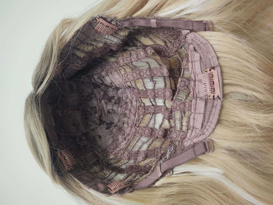 Peruka blond ombre długość 60 cm