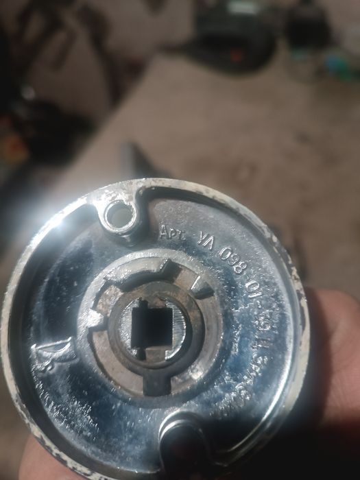 Замкі та ключі,дверні.