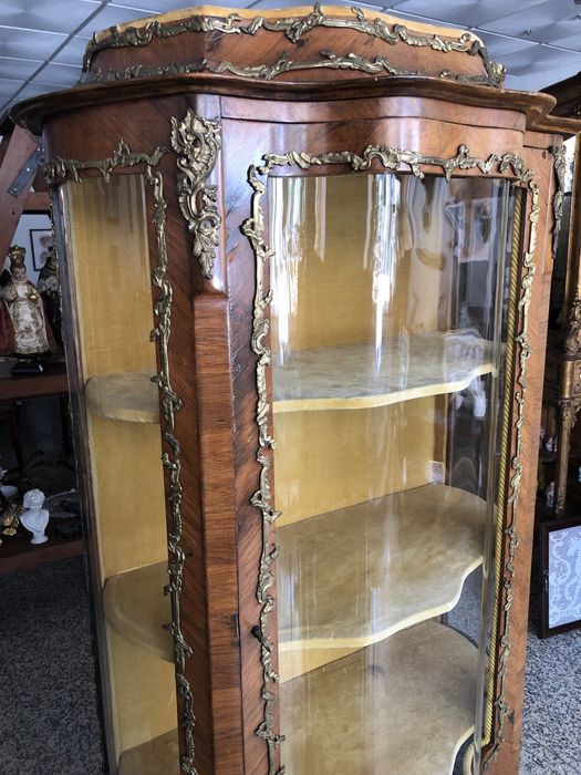 Vitrine antiga de grandes dimensoes