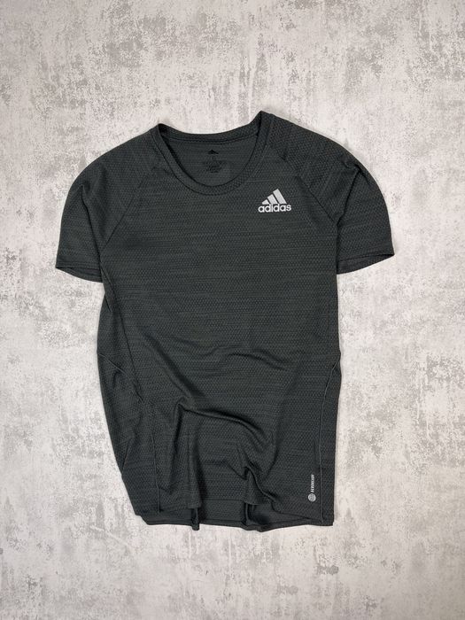 Футболка adidas aeroready: комфорт та функціональність