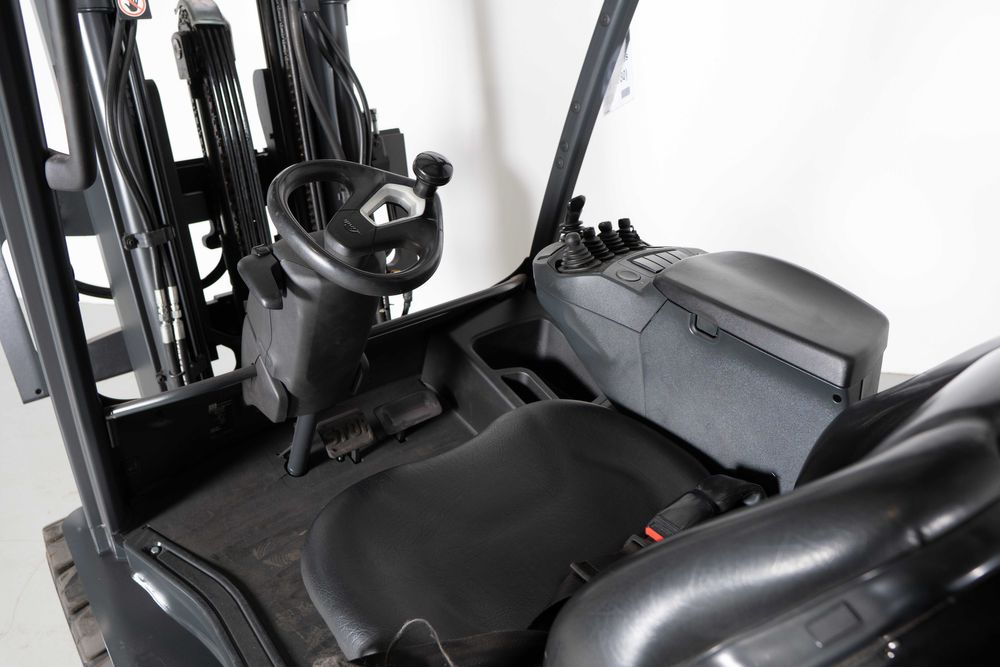 Empilhador a diesel Linde H25D-01 usado - 2500 kg