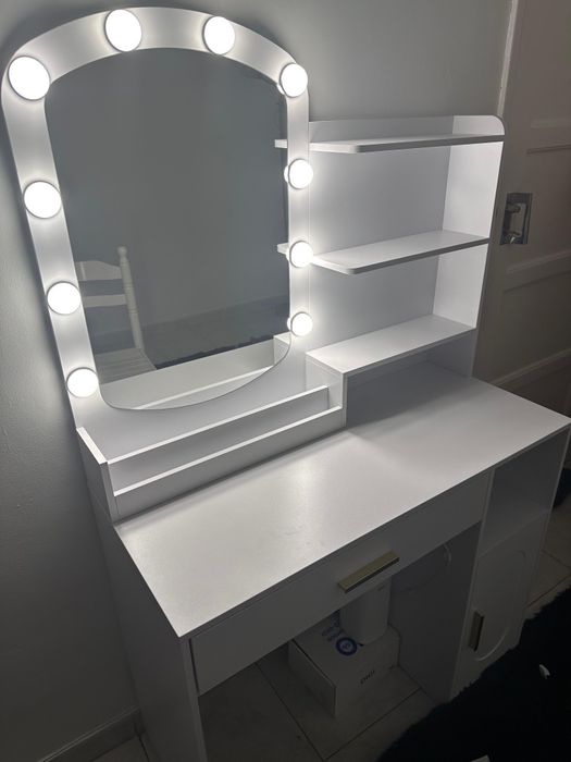 Penteadeira Camarim com LED (Como Nova)