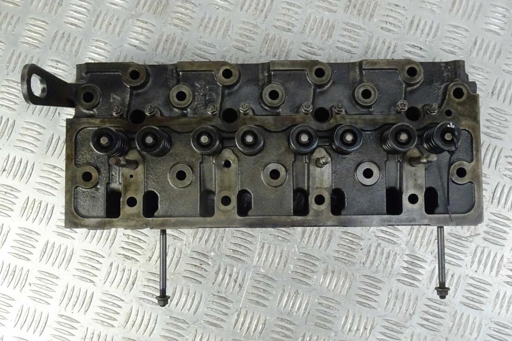 Głowica do silnika Yanmar 4TNE98. Cylinder head Yanmar