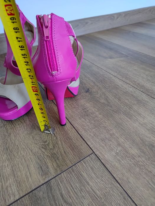 Buty na obcasie,37