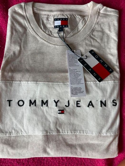 Tommy Jeans – T-shirt z haftowanym logo