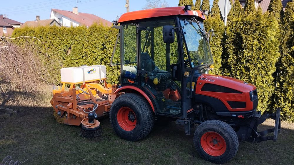 Zamiatanie, czyszczenie, odchwaszczanie ulic, chodników , placów