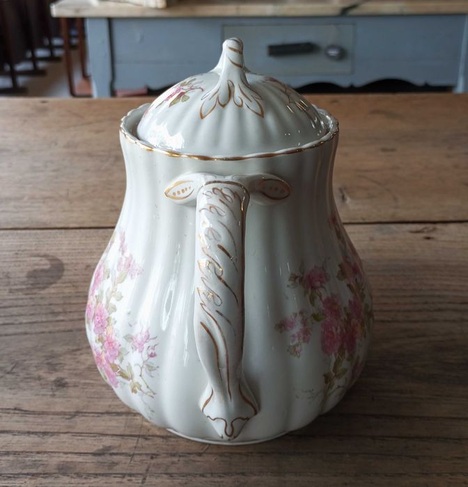 Antigo bule em faiança de Sacavém