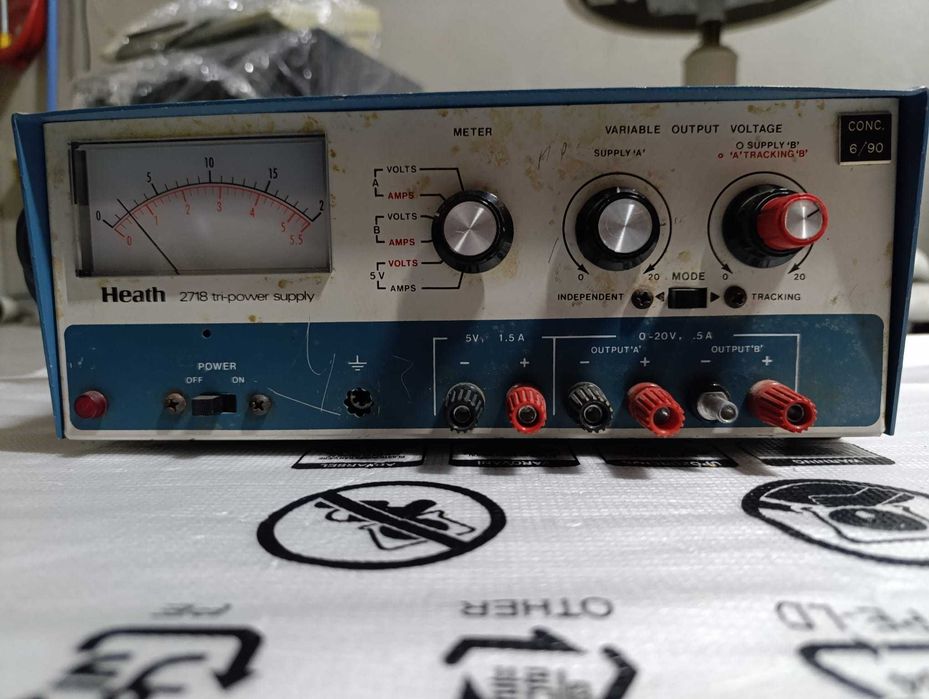 Fonte de alimentação DC Heathkit IP-2718 tensão tripla
