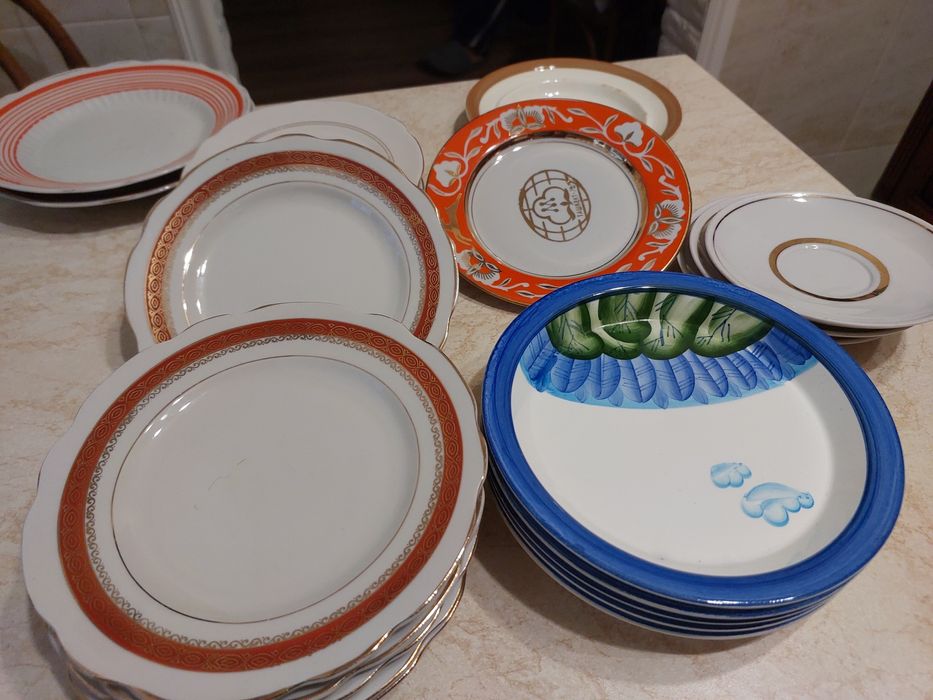 Продам  детские   тарелки  .