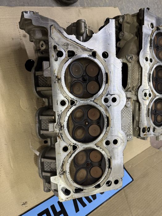 Головка блока цилиндров гбц голова левая правая Jeep Cherokee 3.2 V6 Pentastar Двигатель Двигун