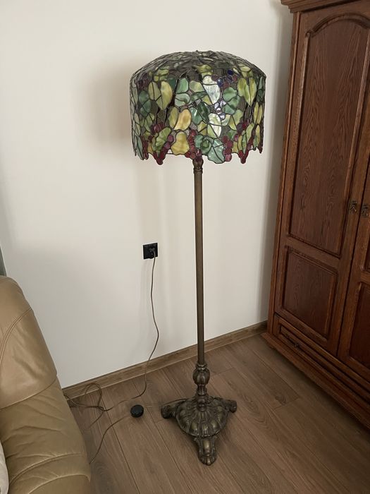Mosiężna podłogowa lampa witrażowa Tiffany