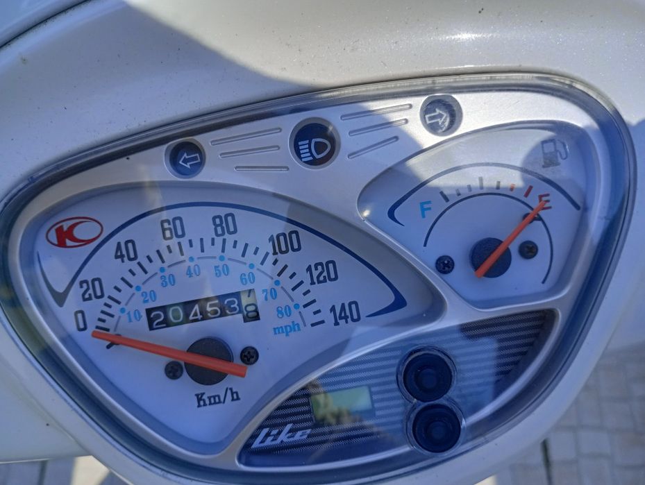 Vendo motorizada kynco like 125cc de 2015 com   20500 km