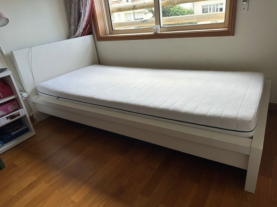 Cama, estrado, colchão IKEA MALM 90x200