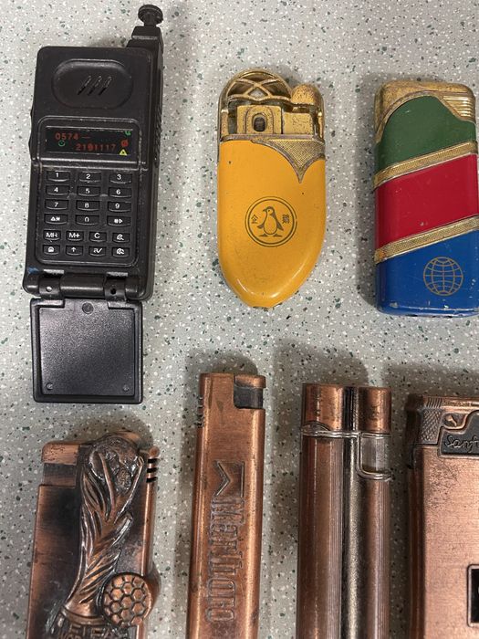 Zestaw starych zapalniczek kolekcjonerskich