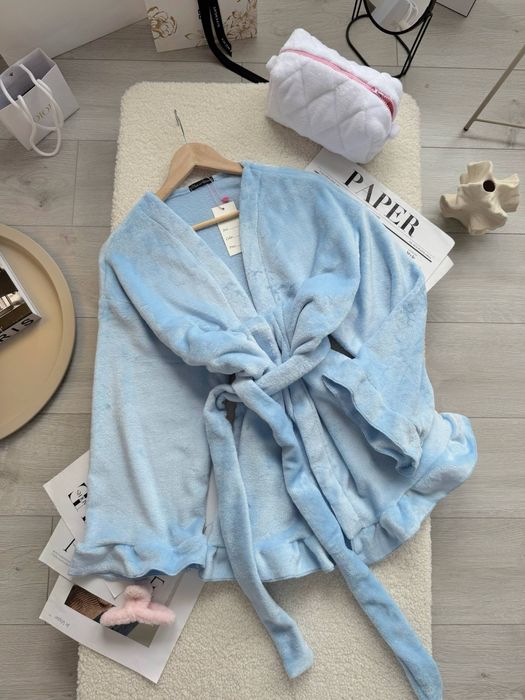 М’який жіночий халат з рюшами — рожевий, блакитний, білий