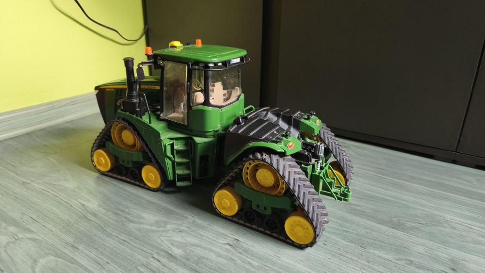 Bruder traktor John Deere 9RX