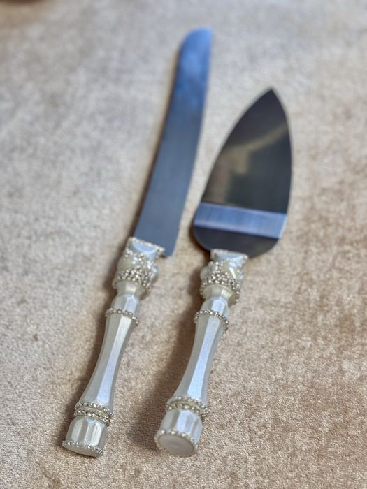 Весільний набір ручної роботи; Бокали; свічки, скринька; тарілка