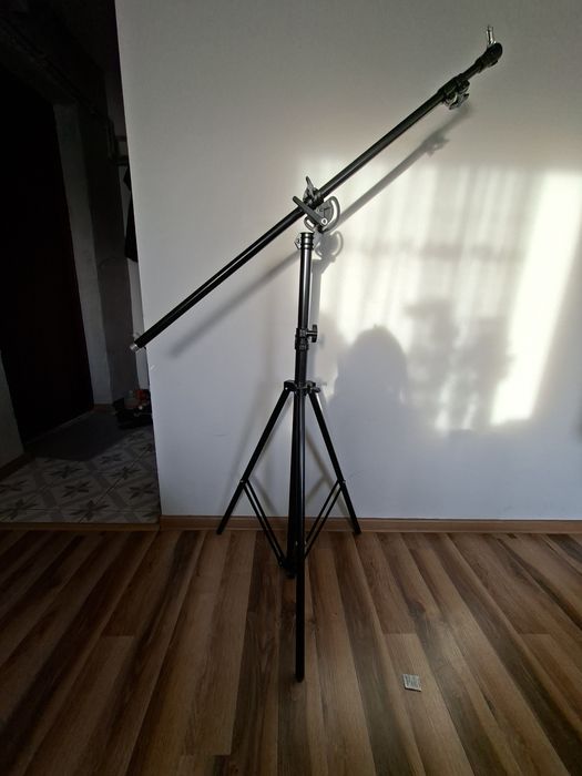 Statyw oświetleniowy typu boom