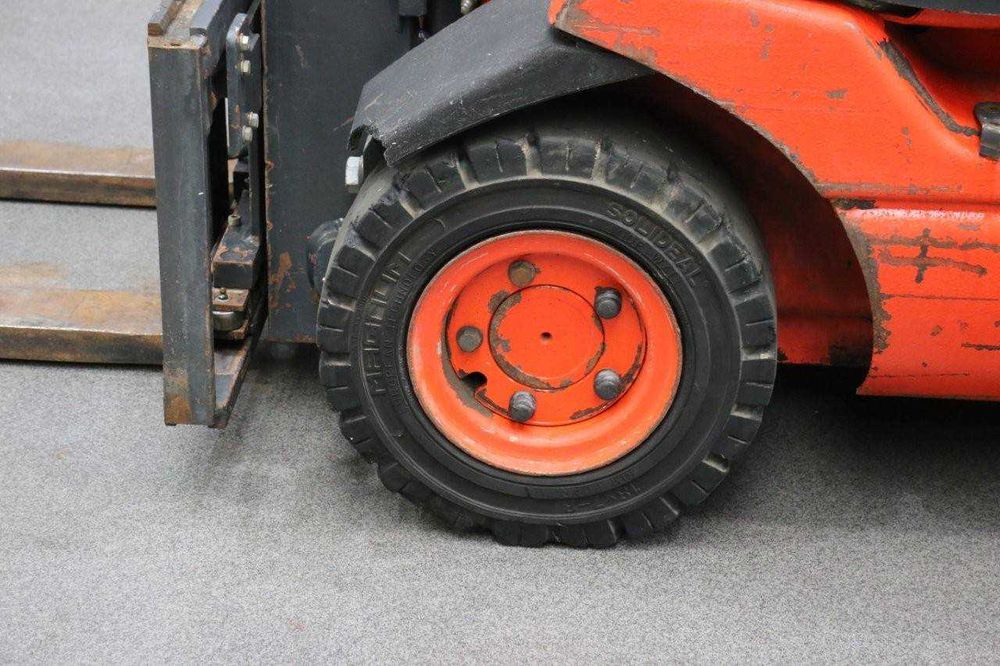 Empilhador GPL gás Linde H16T-03 - 1.600 Kg (2512)