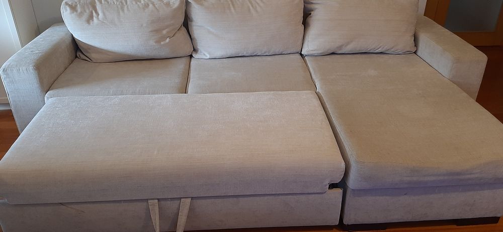 Sofá com chaise longue e cama extra