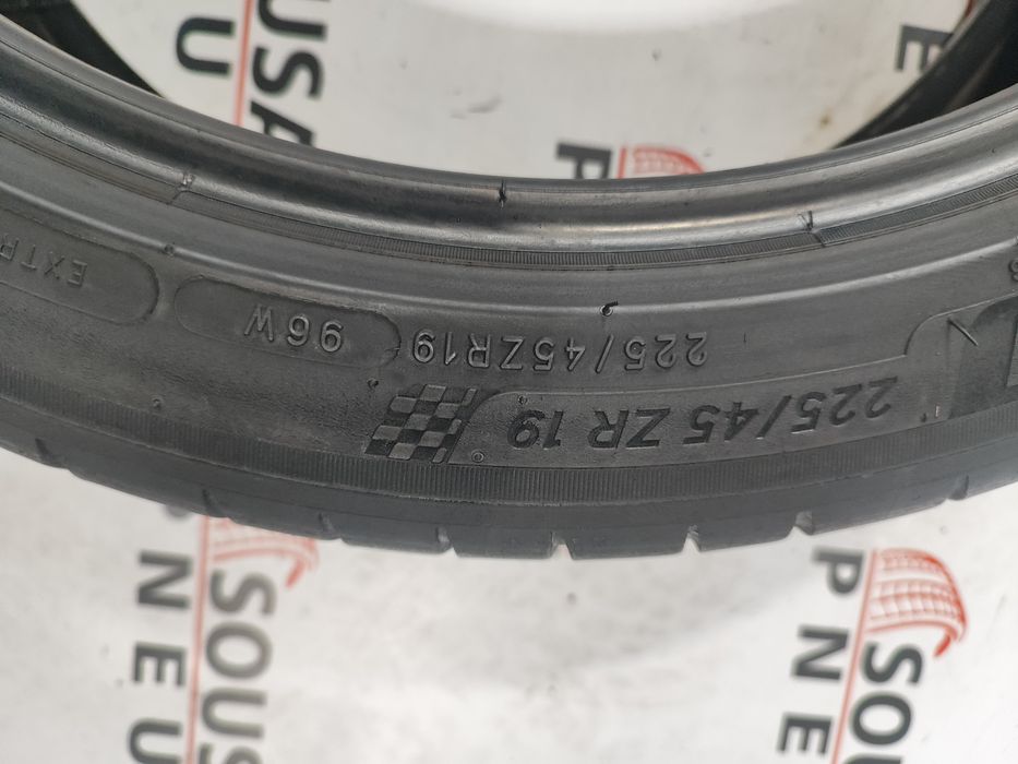 2 pneus semi novos 225-45R19 Michelin - Oferta da entrega