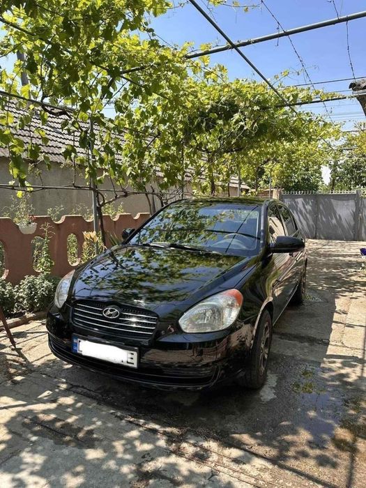 продам автомобіль Hyundai Accent 1.6 мотор, автомат.