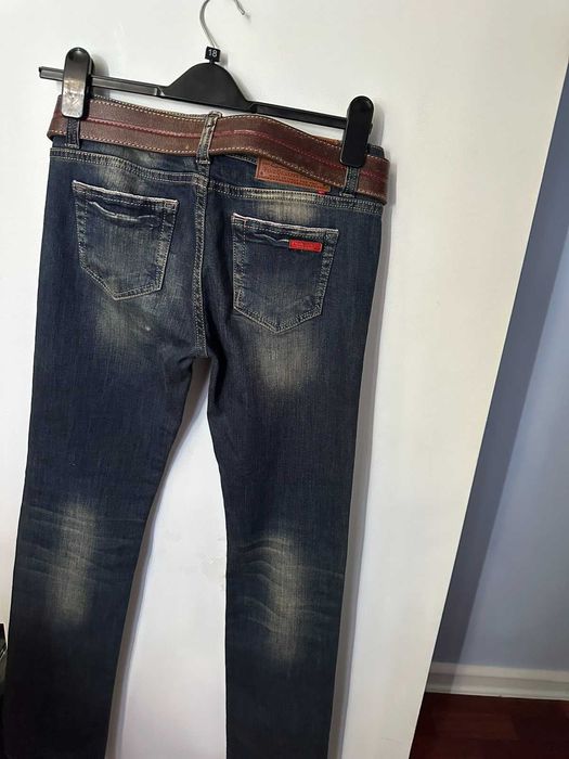 Женские джинсы Dsquared  с кожаным ремнем