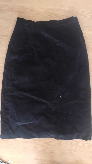 Saia em veludo preta