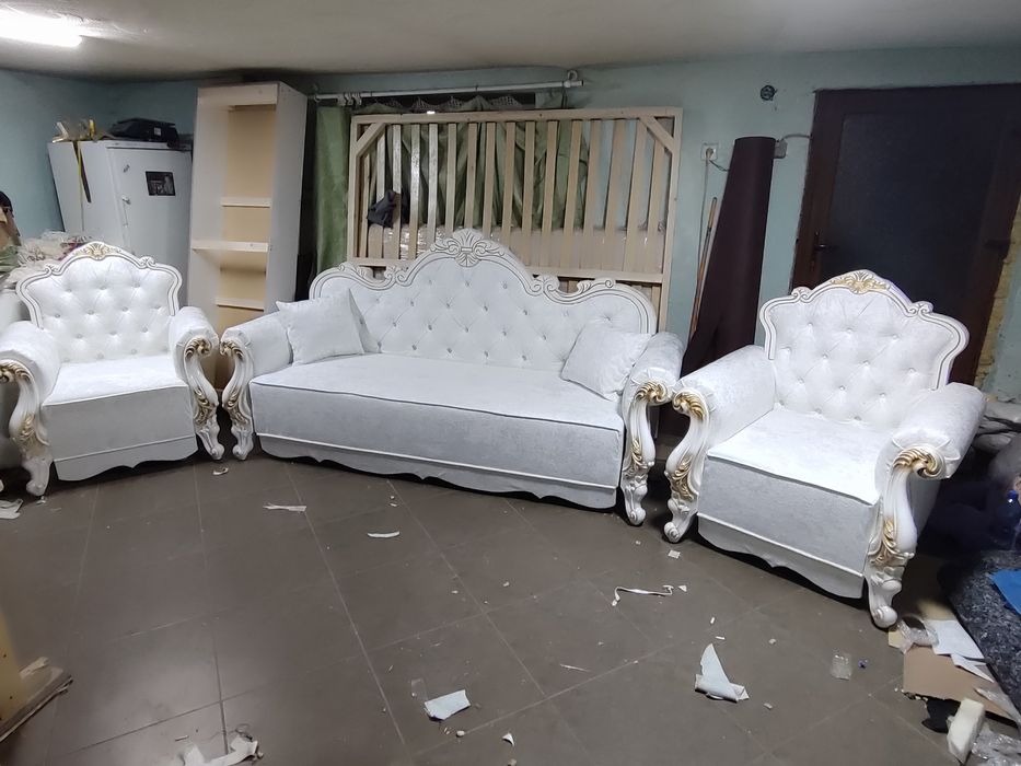 Диван і два крісла